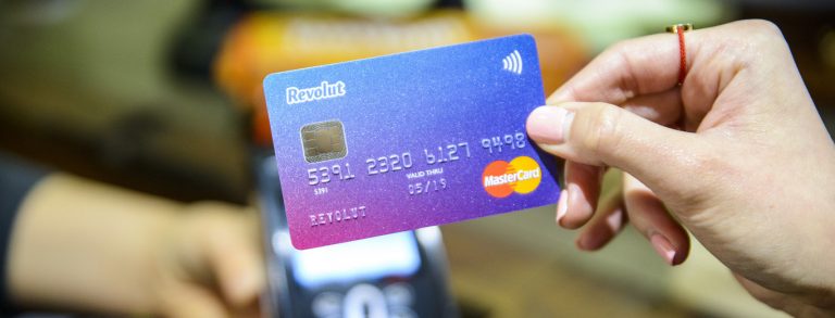 Revolut lansare oficiala în România